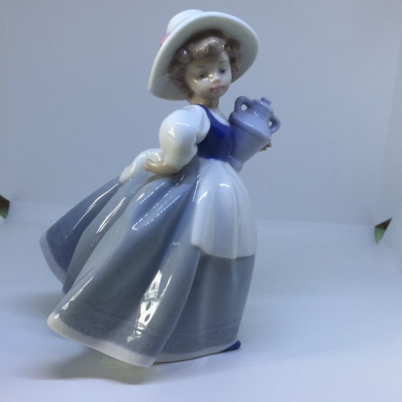 Vintage Nao by Lladro “Country Maiden” - Picture 3 of 4